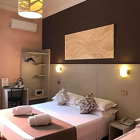 Bogart Hotel 2*