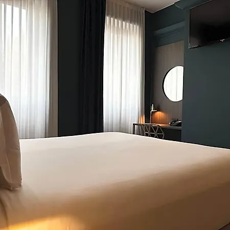 Hotel Av