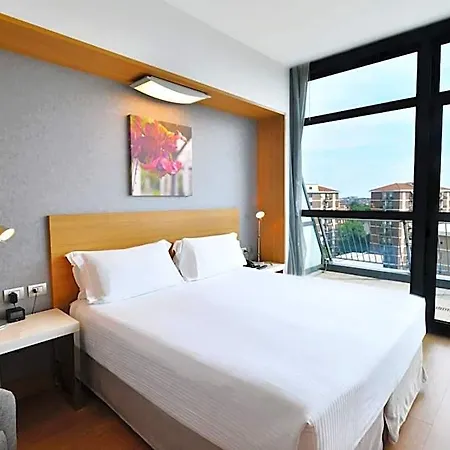 Hilton Garden North 4*