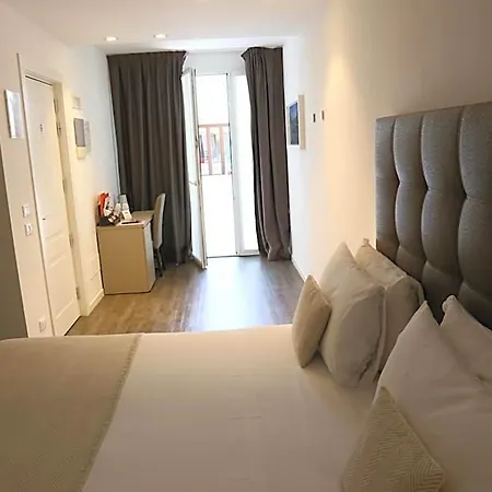 Apartmanhotel & Urban Padel 4*