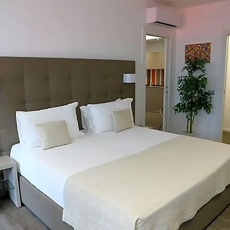 & Urban Padel Apartmanhotel Milánó