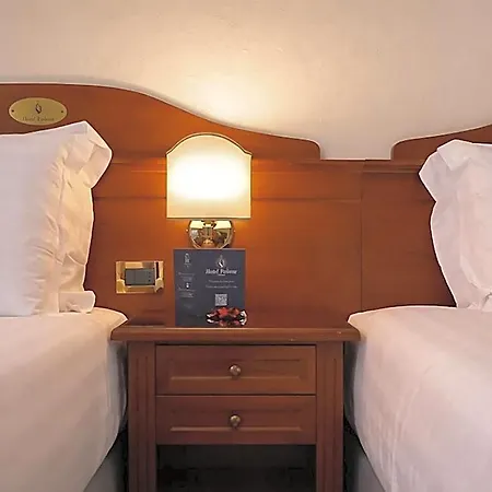 Pavone Hotell 3*