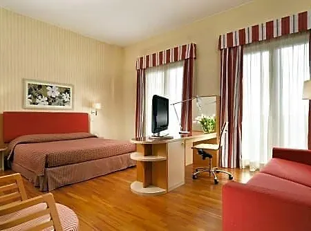 Unaway & Quark Due Hotel apartamentowy 4*