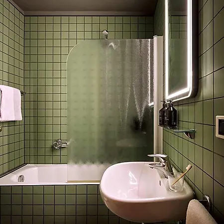 Ascot Hotel 4*