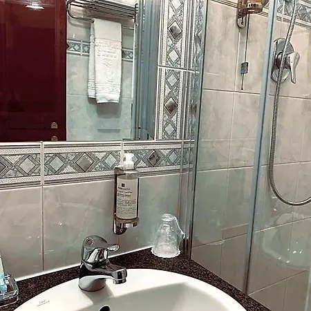 Vittoria 4* Milan