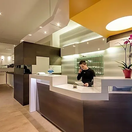 Genius Downtown Hotel 3*