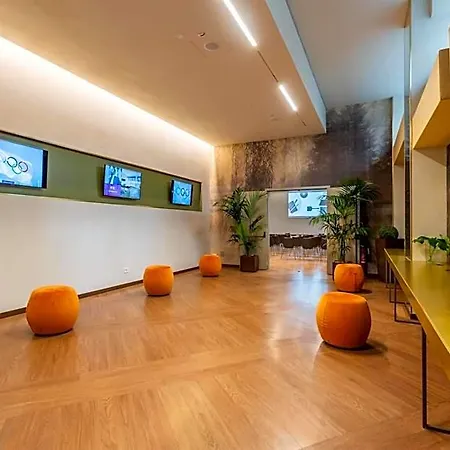 Western Madison Hotel 4*