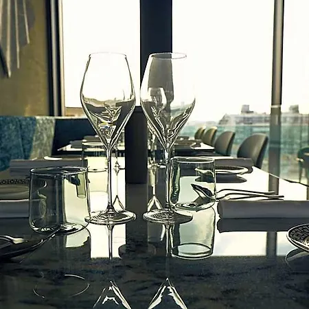מלון Uptown Palace 4*