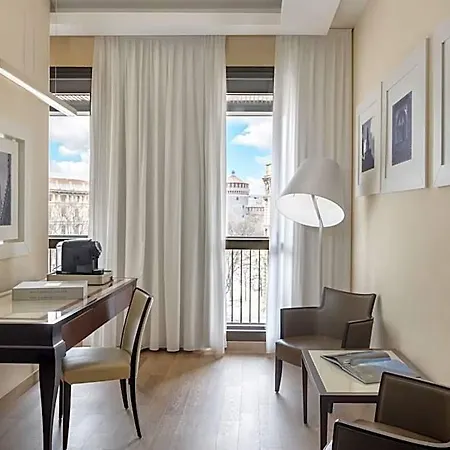 Cusani Hotel 4*
