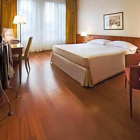 Cavour 4* Milan
