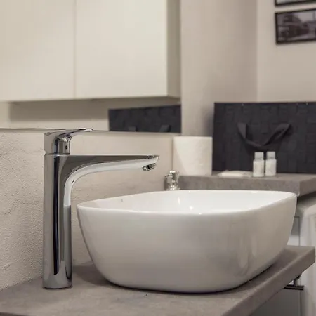 Mico 1 Bedroom - Youhosty Lägenhet Milano