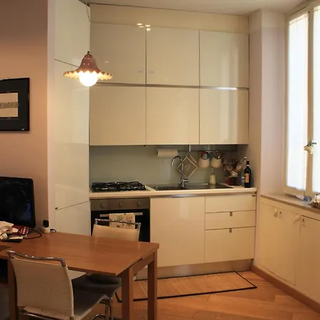 Squisito In Stabile Vecchia Appartement