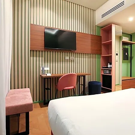 The Floor 3*