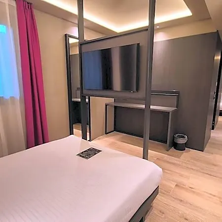 Kira Hotel