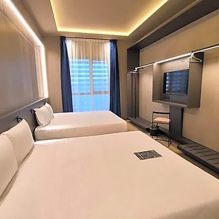 Kira 4* Milán