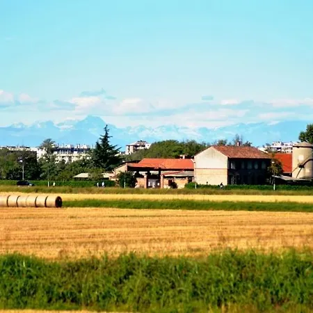 Cascina Battivacco Farm stay *