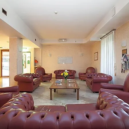 Otel Ih Argonne Park 3*