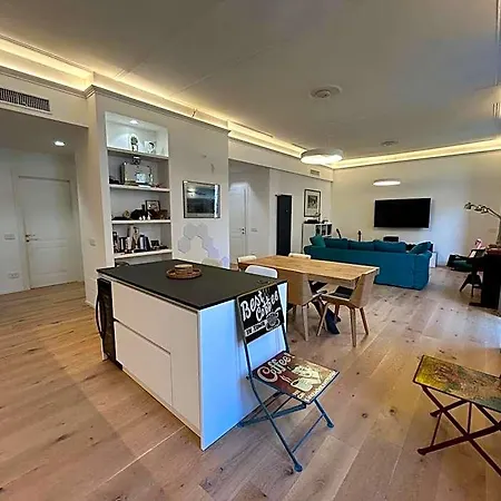 Affittacamere In Stunning Open Space 4*