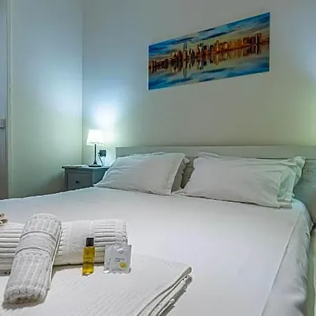 Sant' Ambrogio Ensuite Hotel 5*