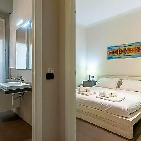 Sant' Ambrogio Ensuite Hotel 5*