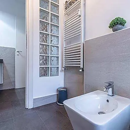 Sant' Ambrogio Ensuite 5*