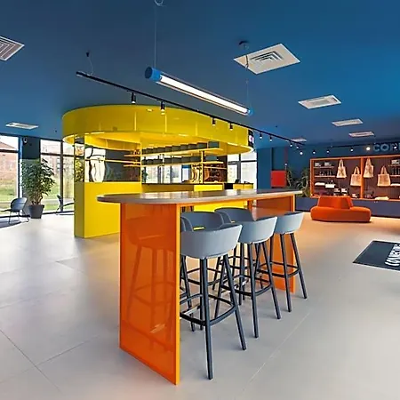 Hostel Cx Nom