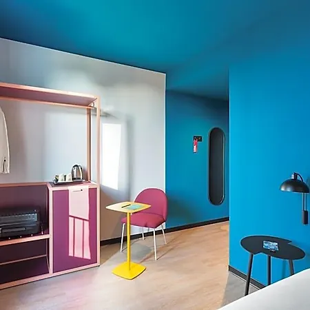 Cx Nom Hostel