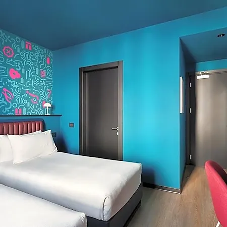 Hostel Cx Nom *