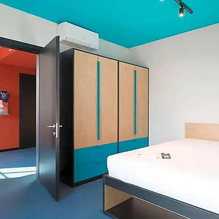 Hostel Cx Nom *