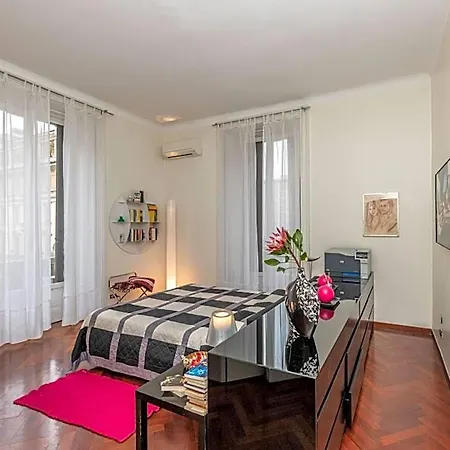 Very In Cadorna Station Area! Excellent If Arrive From Malpensa Airport * Milan