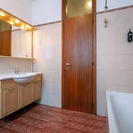 Ih Argonne Park Otel 3*