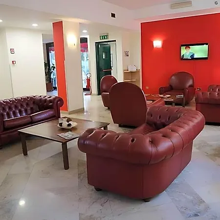 Ih Argonne Park Otel 3*