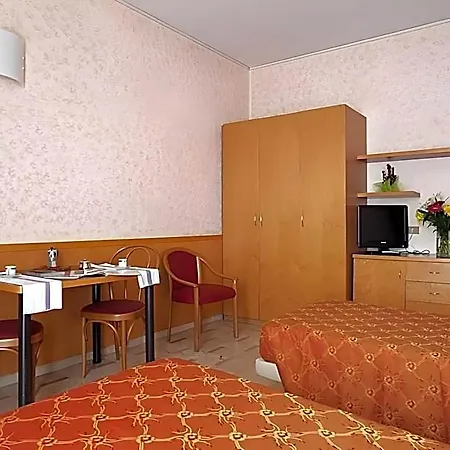 Ih Argonne Park Otel 3*