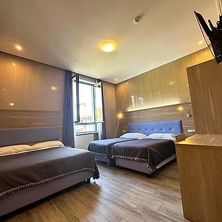 Midway Otel