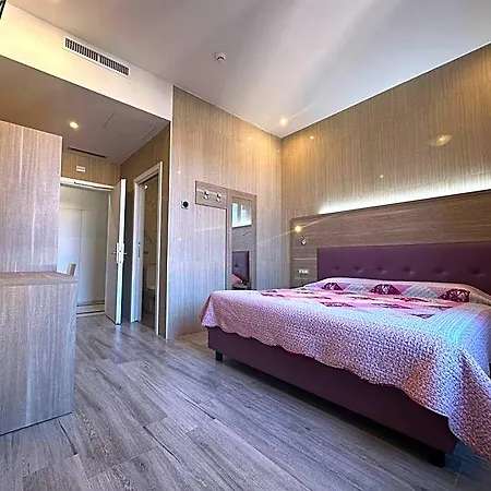 Midway Otel