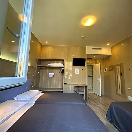 Otel Midway