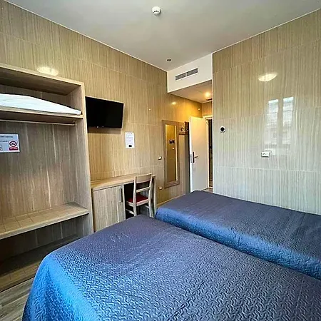 Otel Midway