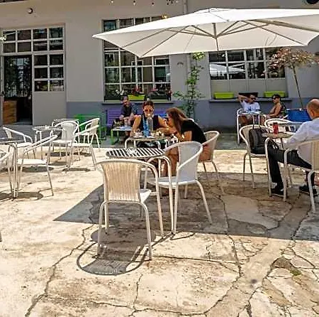 Bovisa Urban Garden Hostel *