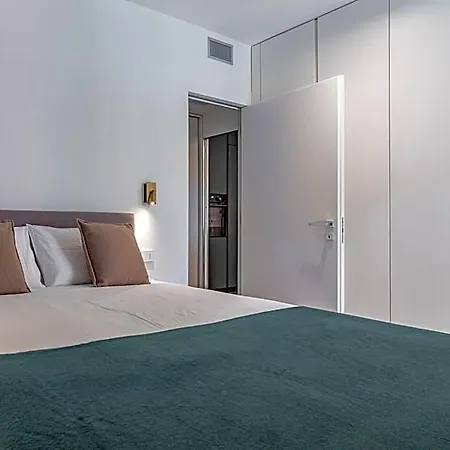 Luxury - Free Parking - Duomo-navigli شقة ميلان