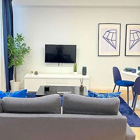 Apartahotel The Boutique - Bande Nere M1 Metro Direct To Duomo & San Siro - Center 4*