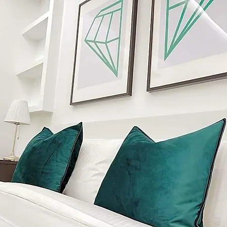 Apartahotel The Boutique - Bande Nere M1 Metro Direct To Duomo & San Siro - Center 4*
