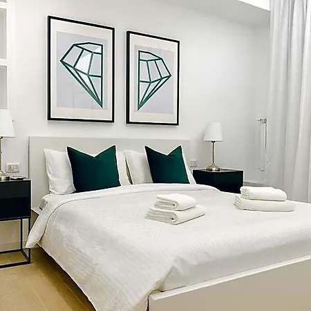 Apartahotel The Boutique - Bande Nere M1 Metro Direct To Duomo & San Siro - Center 4*