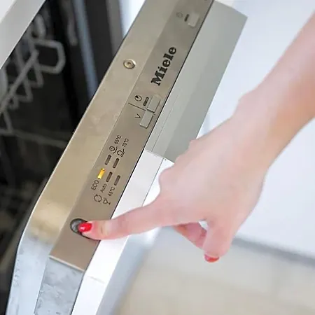 Apartahotel The Boutique - Bande Nere M1 Metro Direct To Duomo & San Siro - Center 4*