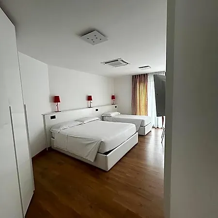Bb Isola Aparthotel