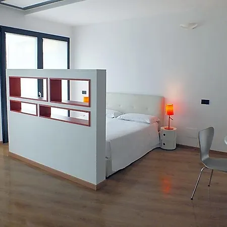 Bb Isola Aparthotel