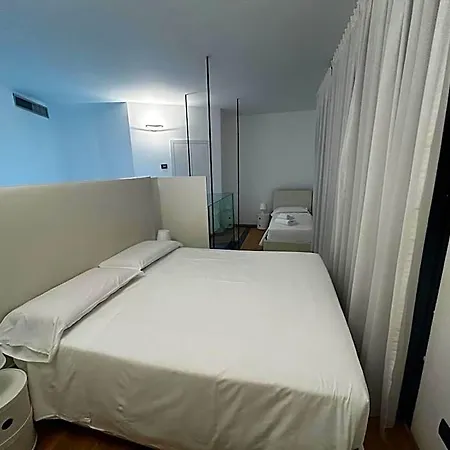 Bb Isola Aparthotel Mailand