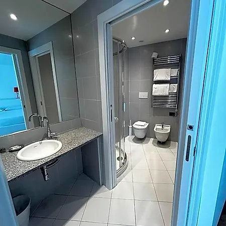 Bb Isola Aparthotel 4*