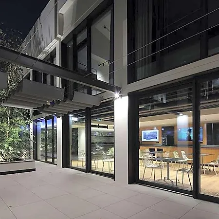 Hotel Versoverde Alzaia Naviglio Grande 4*