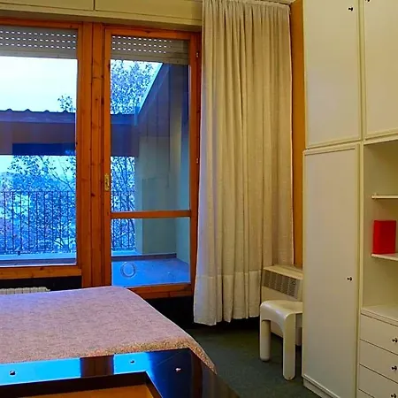 Domus 4* ميلان