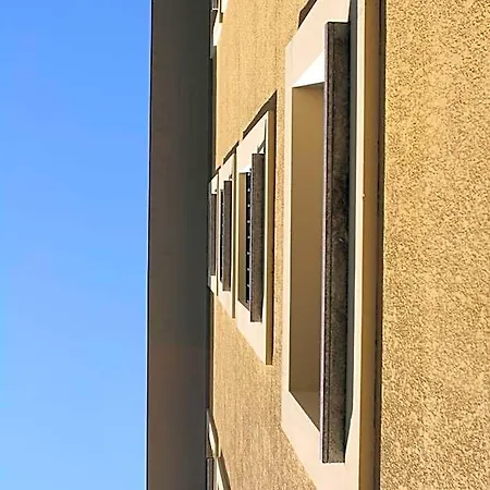 Domus 4* ميلان
